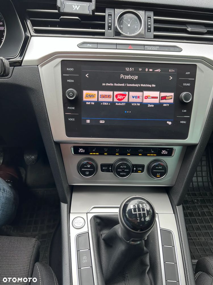 Volkswagen Passat 2.0 TDI BMT Comfortline - 23