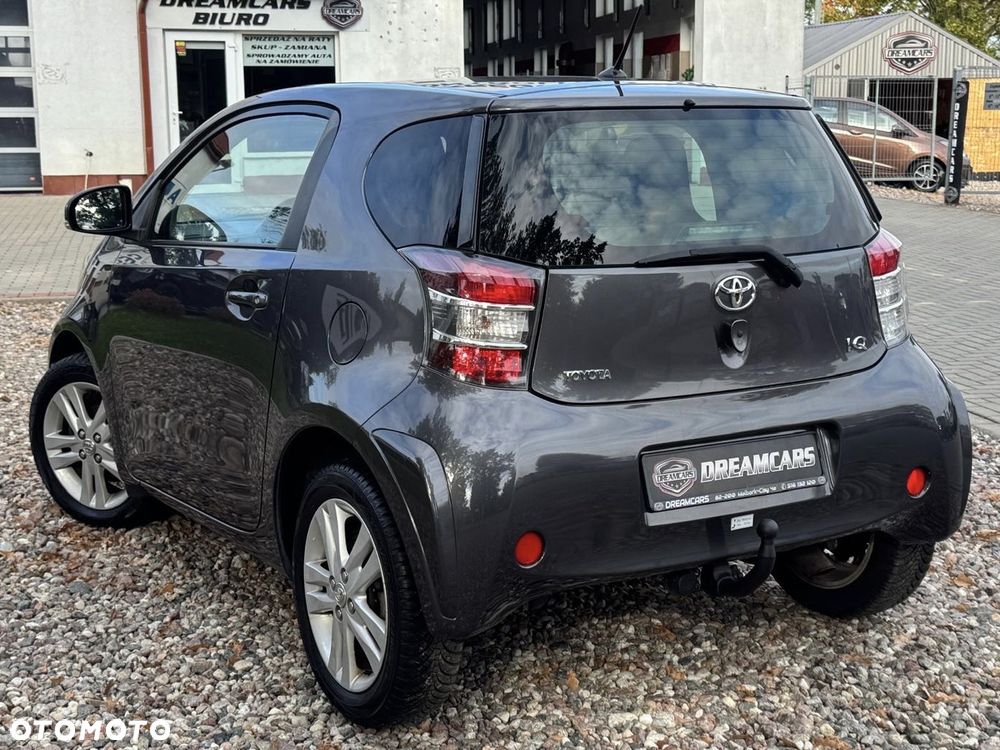 Toyota iQ - 9
