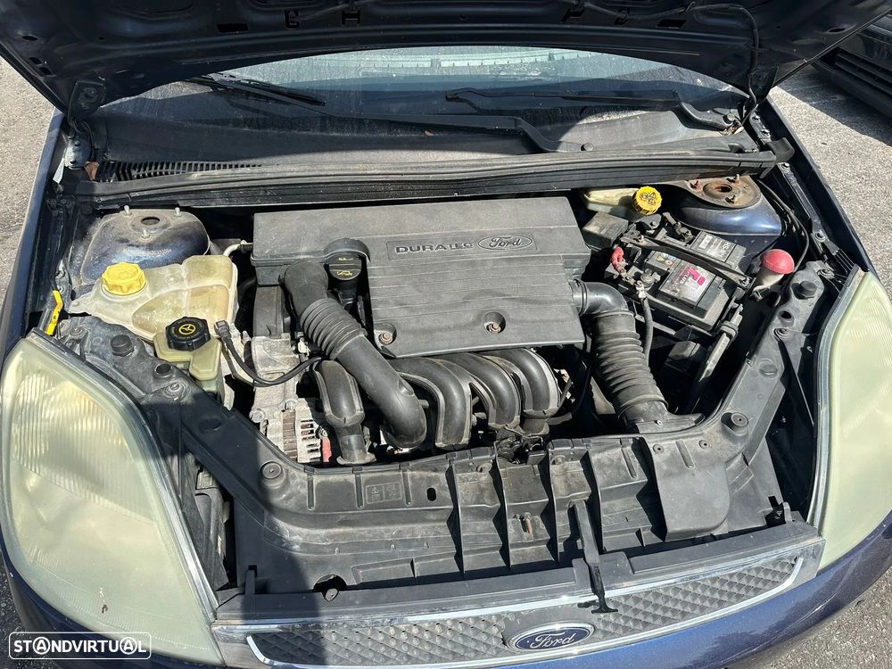 Ford Fiesta V 1.2i de 2003 para peças - 2
