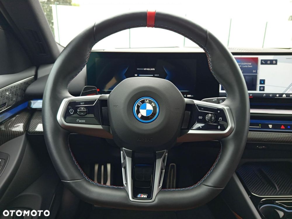 BMW i5 - 12