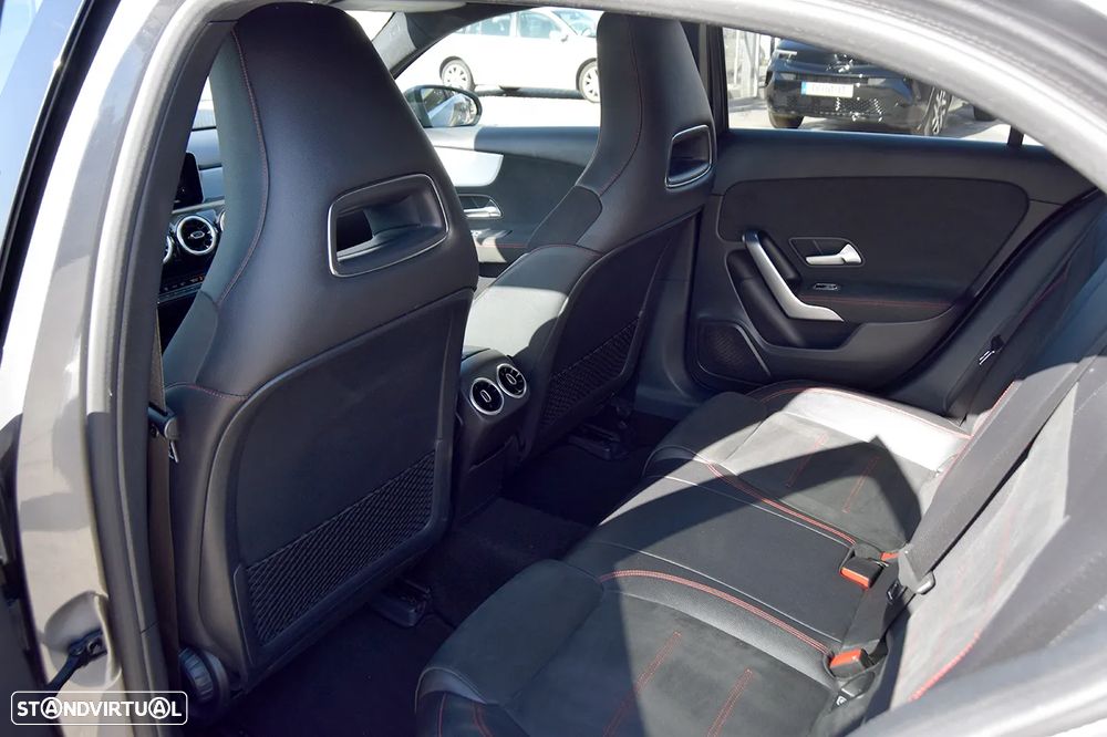 Mercedes-Benz A 180 d AMG Line Aut. — fotografia 12