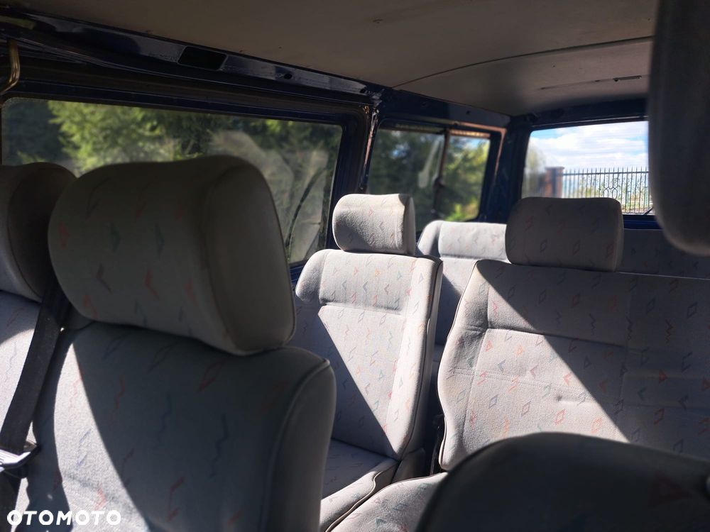 Volkswagen Caravelle - 13