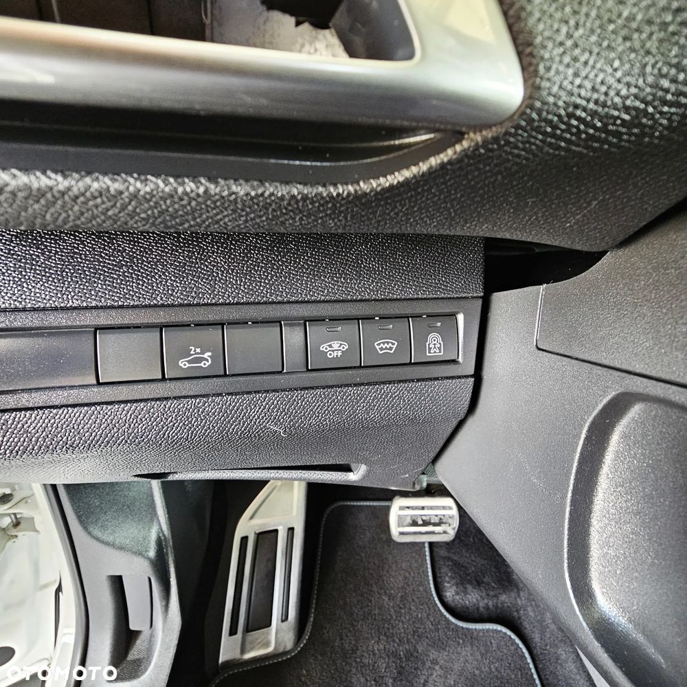 Peugeot 3008 1.6 PureTech GT S&S EAT8 - 17