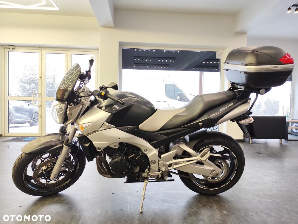 Suzuki GSR - 3