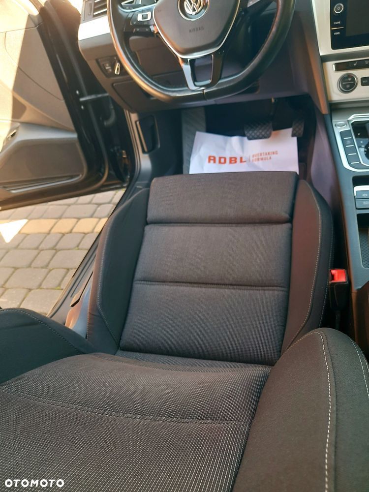 Volkswagen Passat - 13