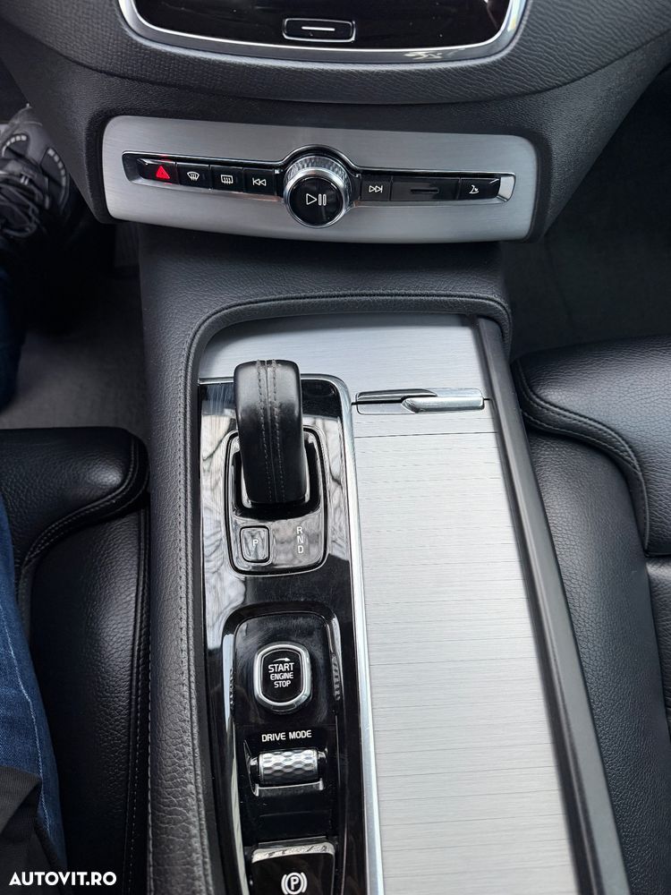 Volvo XC 90 B5 D AWD Geartronic Momentum Pro - 22