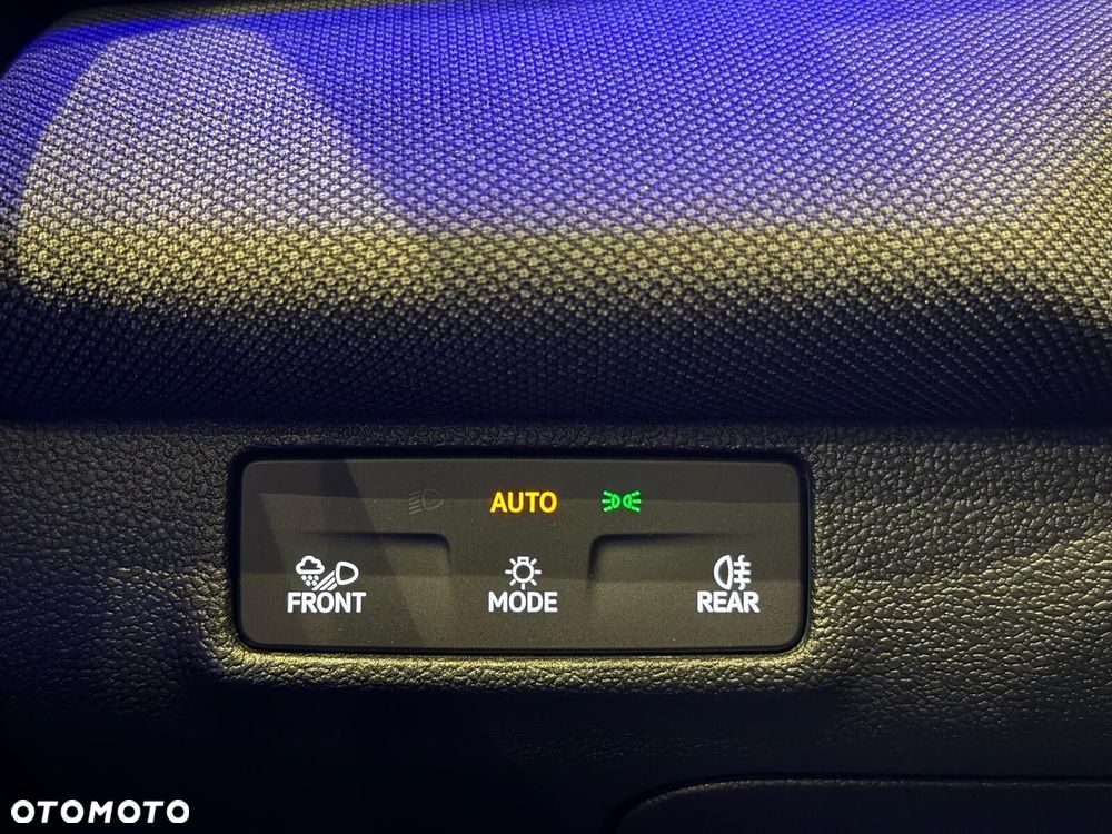 Volkswagen T-Roc 1.5 eTSI Life DSG - 25