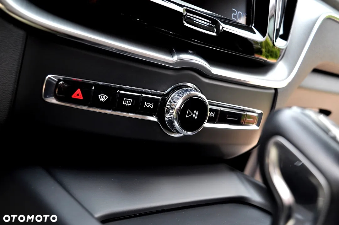 Volvo XC 60 T4 Momentum - 25