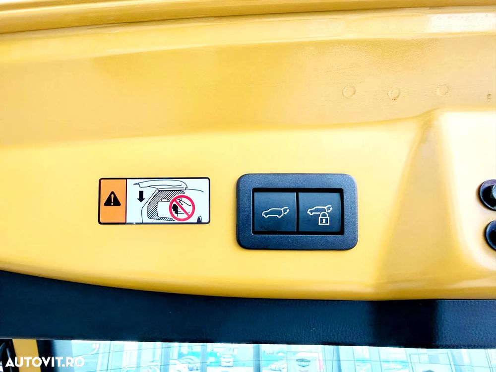 Toyota Prius 2.0 FWD PHEV Exclusive - 14