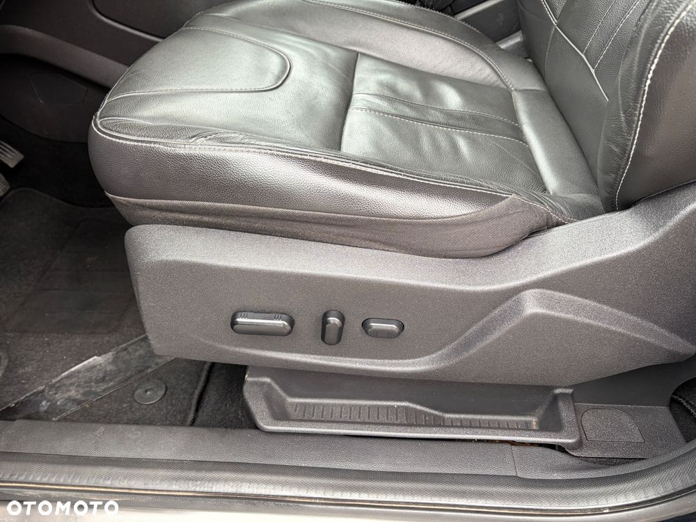 Ford Kuga 2.0 TDCi 4x4 Titanium - 27