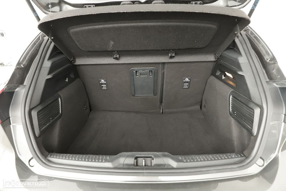 Ford Focus 1.0 EcoBoost MHEV ST-Line X - 22