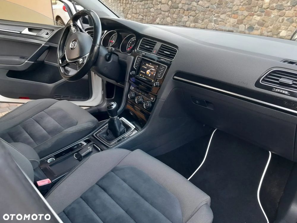 Volkswagen Golf - 16
