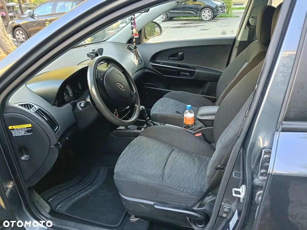Kia Ceed - 28
