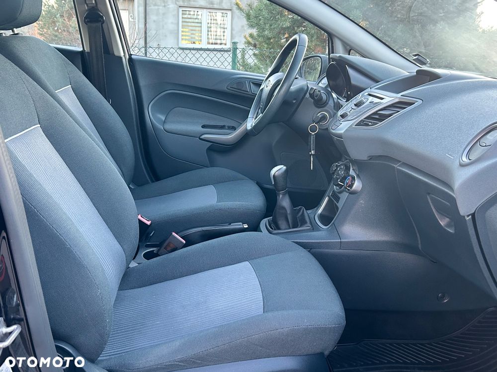 Ford Fiesta 1.25 Celebration - 26