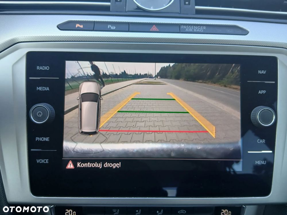 Volkswagen Passat 2.0 TDI SCR DSG Trendline - 19