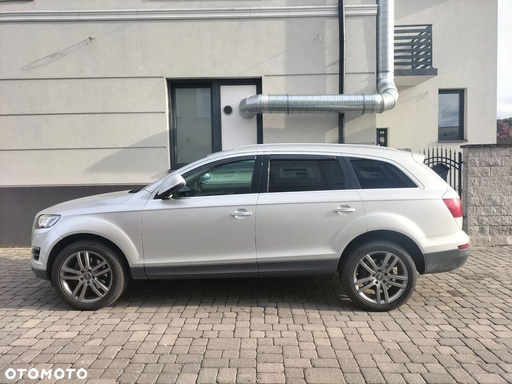 Audi Q7 2010 photo 2