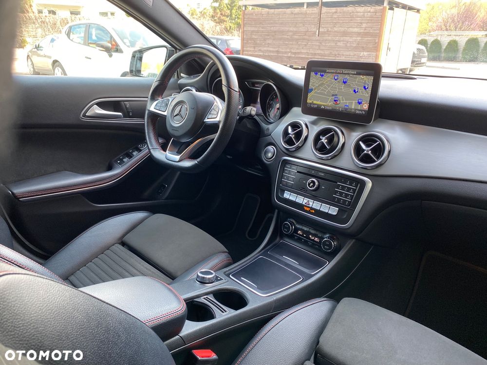 Mercedes-Benz GLA 200 7G-DCT AMG Line - 35