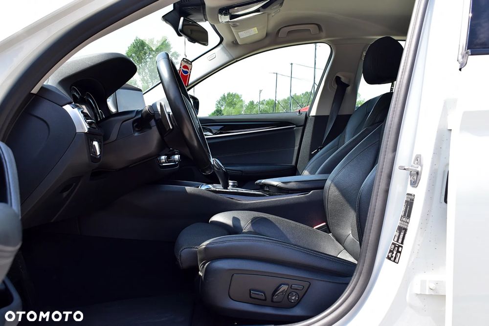 BMW Seria 5 520d xDrive Sport Line sport - 5