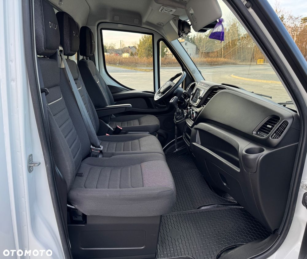 Iveco Daily 2022r‼️35S18‼️ 3.0 HI-MATIC Kontener 9 Palet Niski przebieg ‼️TEMPOMAT Aktywny Full LED Salon Polska Poduszki Pneumatyczne 4.50x2.20x2.20 z tyłu drzwi NAVI 3.5T Bogata Wersja Lekka zabudowa - 30