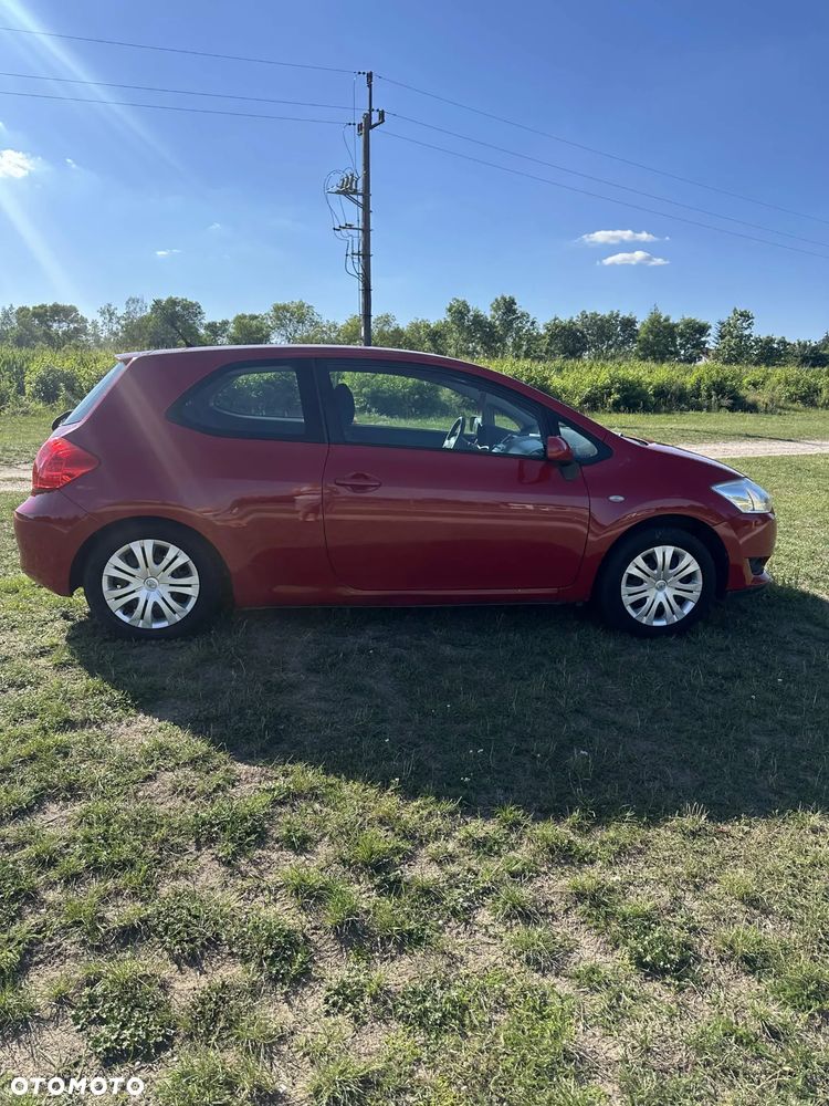 Toyota Auris 1.4 VVT-i Terra - 1