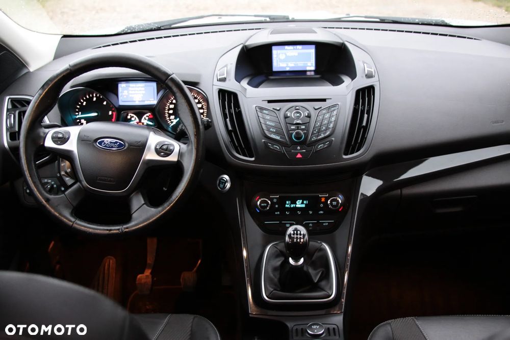 Ford Kuga 2.0 TDCi 2x4 Titanium - 16