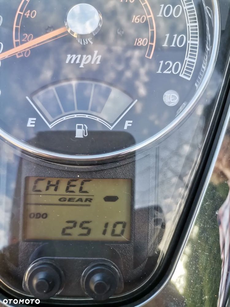 Suzuki VL 800 Volusia - Boulevard C50 - 3