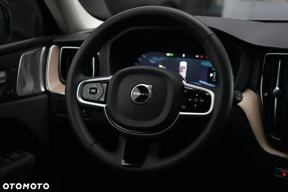 Volvo XC 60 T6 Plug-In Hybrid AWD Ultra Dark - 9