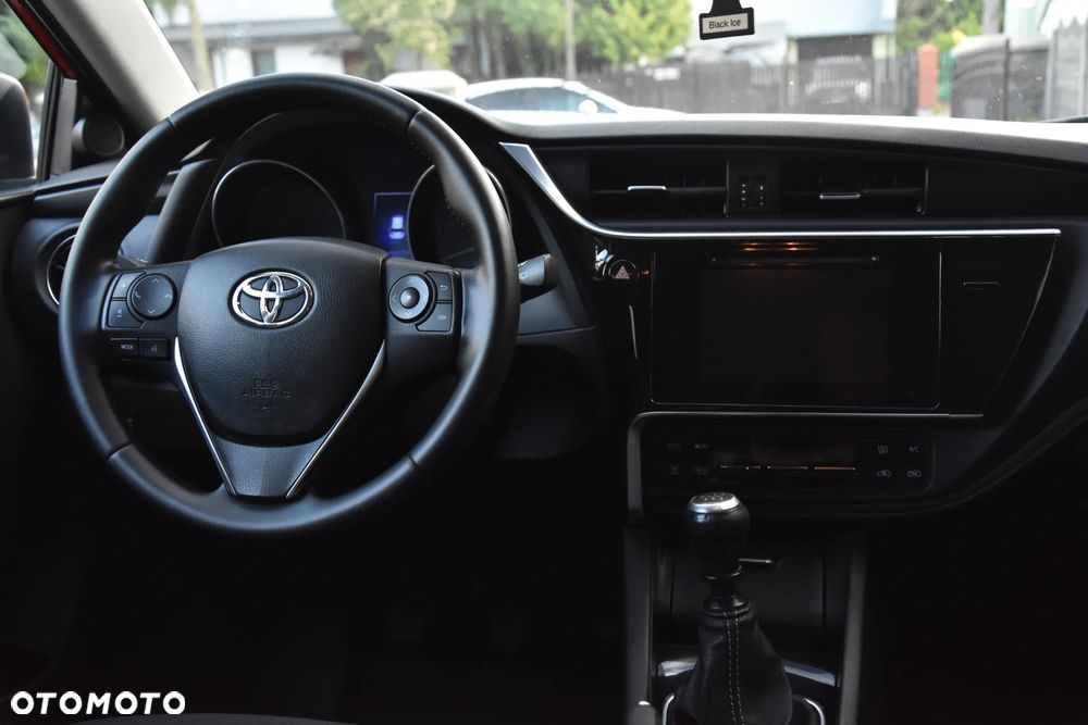Toyota Auris 1.6 Premium Comfort - 16