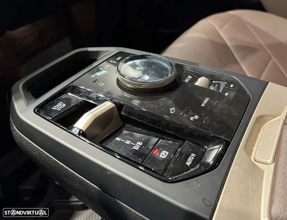 BMW iX xDrive 40 Pack Desportivo - 17