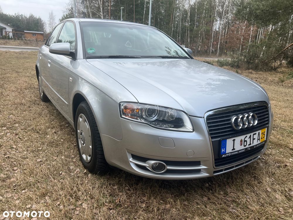 Audi A4 Limousine - 1