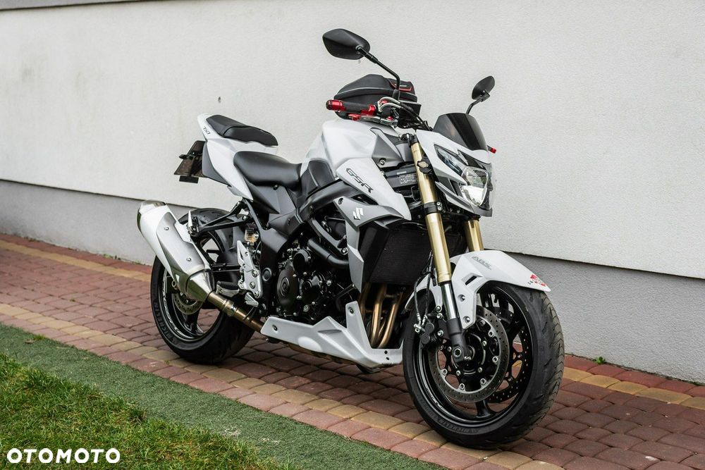 Suzuki GSR - 1