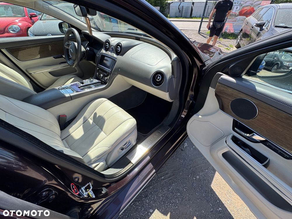 Jaguar XJ 3.0 D V6 LWB Premium Luxury - 27