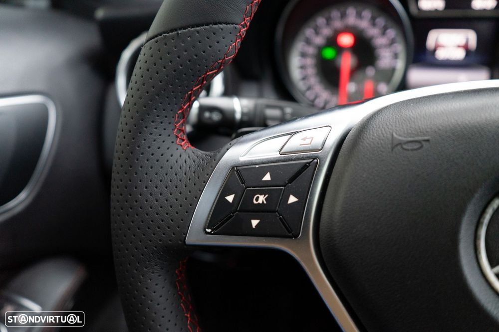 Mercedes-Benz GLA 220 d AMG Line - 35