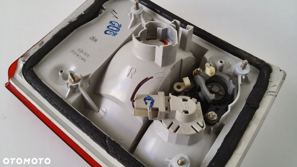 Audi 80 B3 Lampa tył W Klapę Prawa Lewa Strona - 8