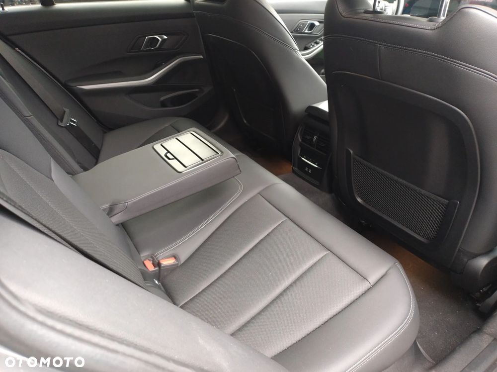 BMW Seria 3 316d mHEV - 20