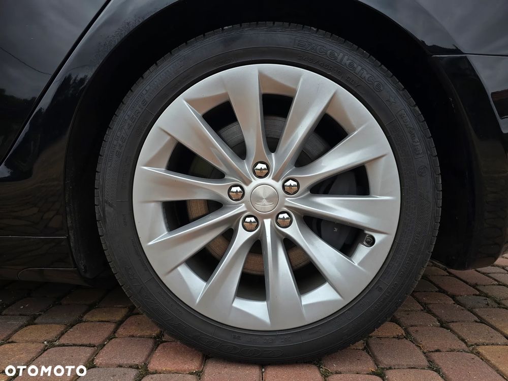 Tesla Model S - 34