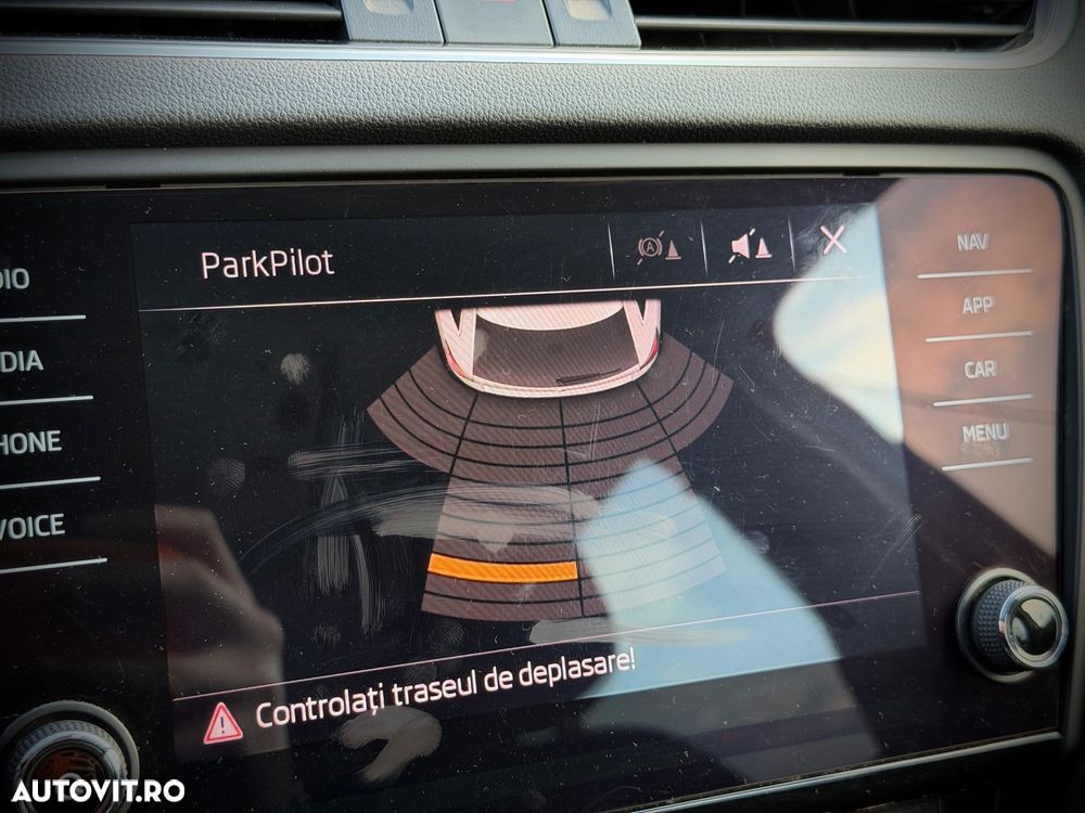 Skoda Octavia 1.6 TDI DSG Ambition - 36