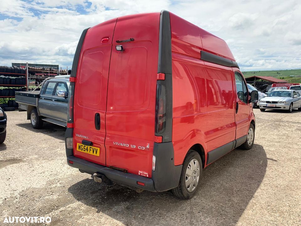Dezmembrez piese Opel Vivaro - 2