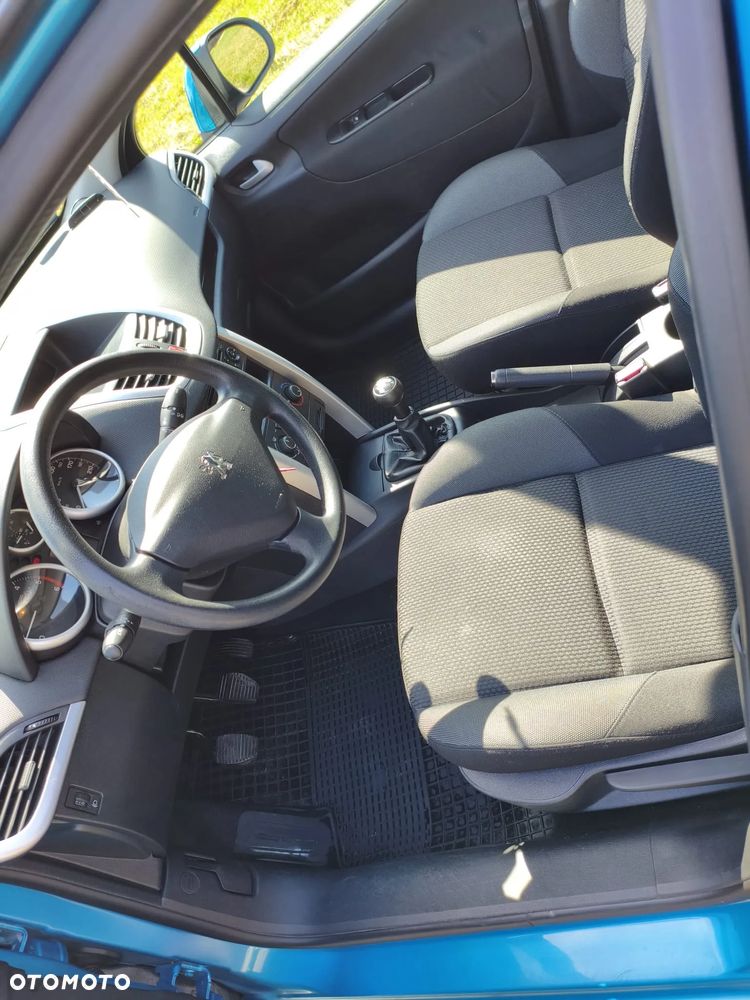 Peugeot 207 - 8