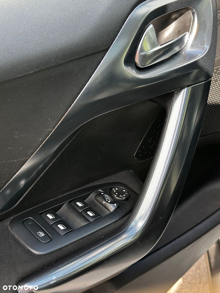 Peugeot 2008 1.6 e-HDi Allure S&S - 14