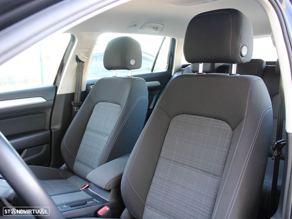 VW Passat Variant 2.0 TDi Business DSG - 28