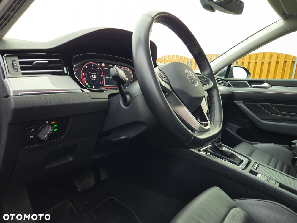 Volkswagen Passat 2.0 TDI SCR DSG Business - 18