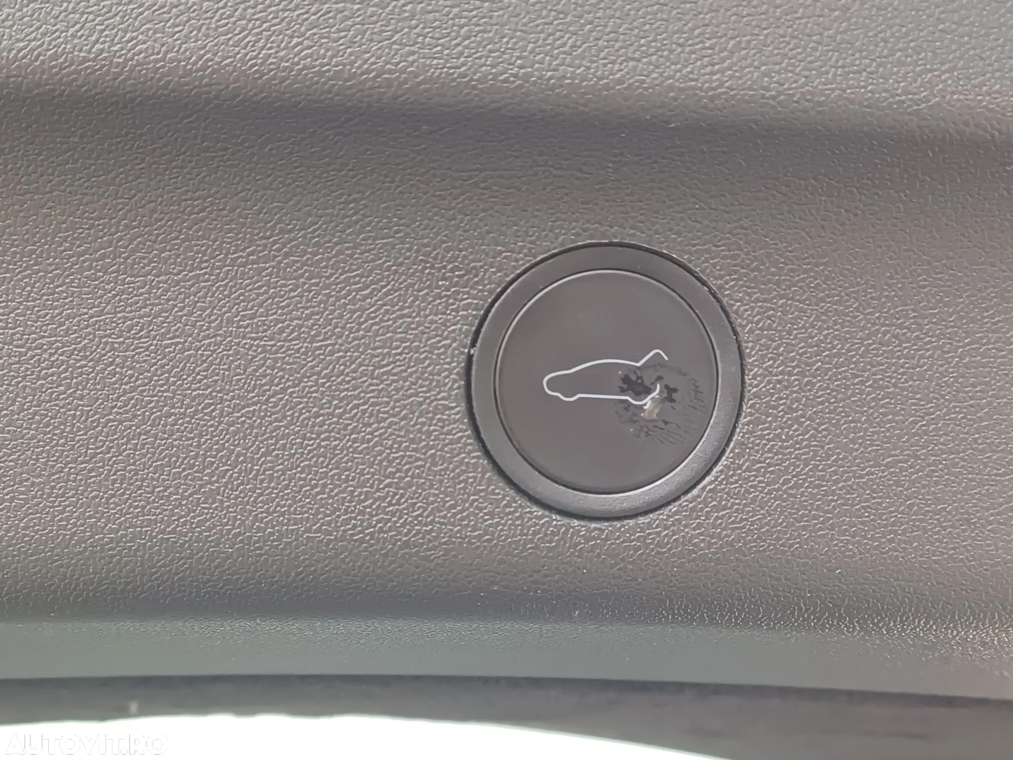 Tesla Model Y - 7