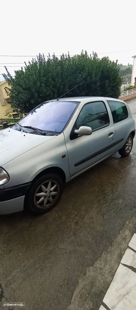 Renault Clio 1.2 RXE - 2