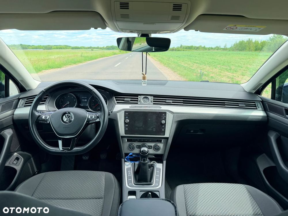 Volkswagen Passat - 22