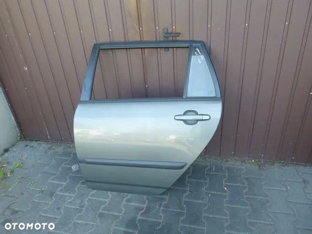 DRZWI LEWY TYŁ LEWE TYLNE KOMPLETNE TOYOTA COROLLA E12 KOMBI KOLOR 1C3 - 12