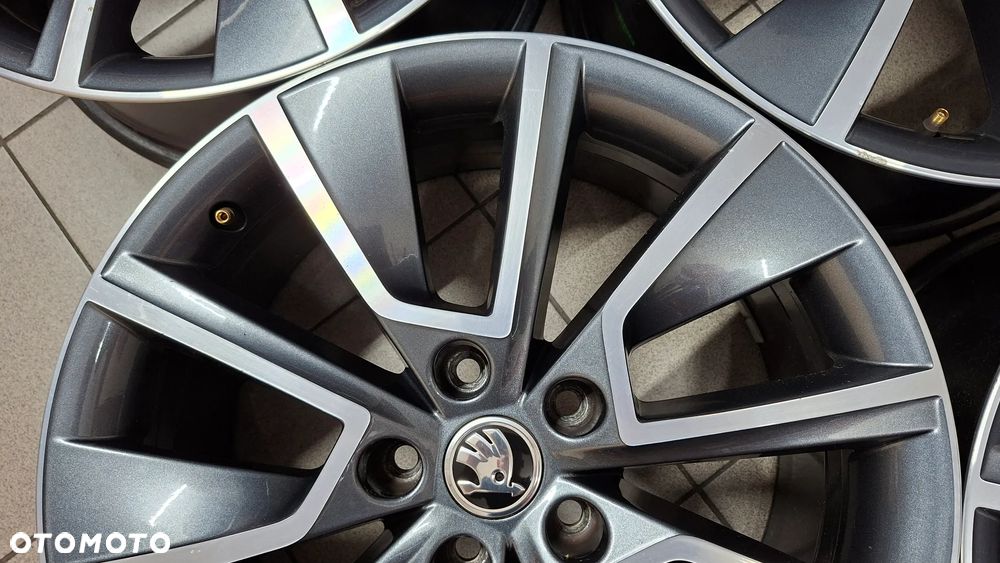 Felgi Aluminiowe 18 Skoda Octavia III 5x112 ET 43 Braga - 4