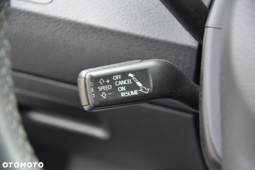 Volkswagen Passat - 32