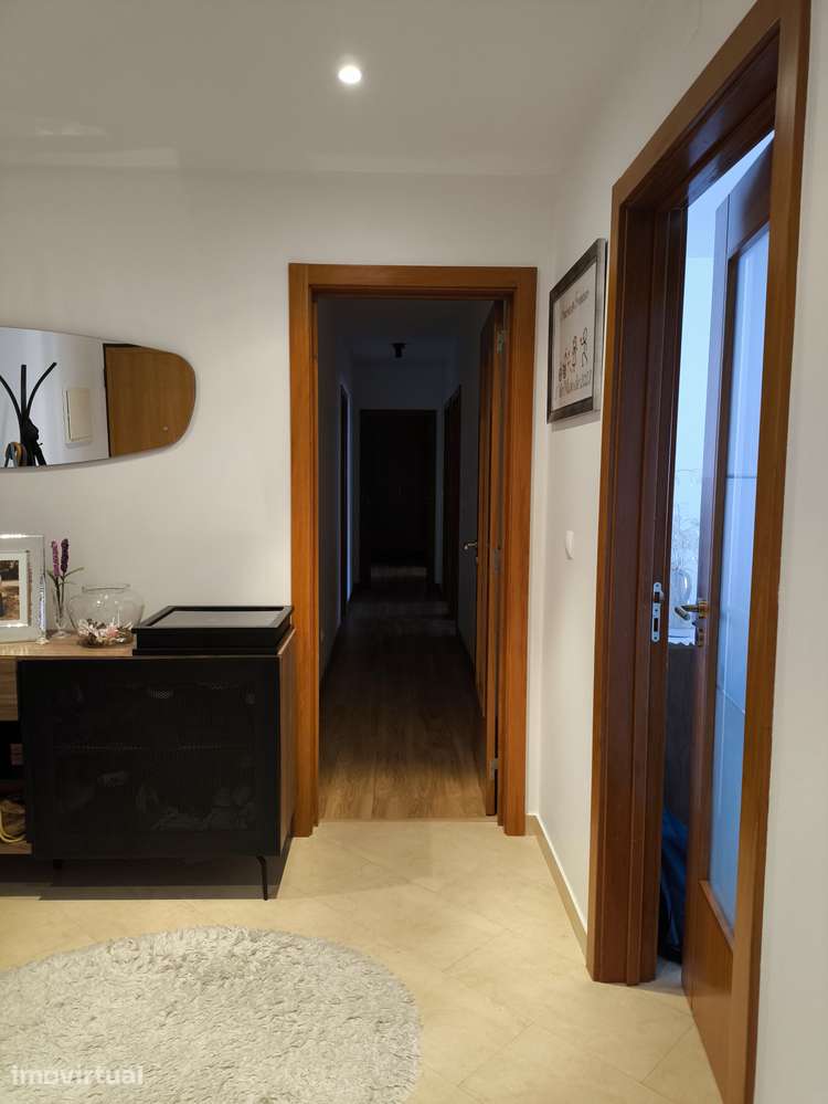 Apartamento T3 renovado na Venda do Pinheiro! - Grande imagem: 3/28