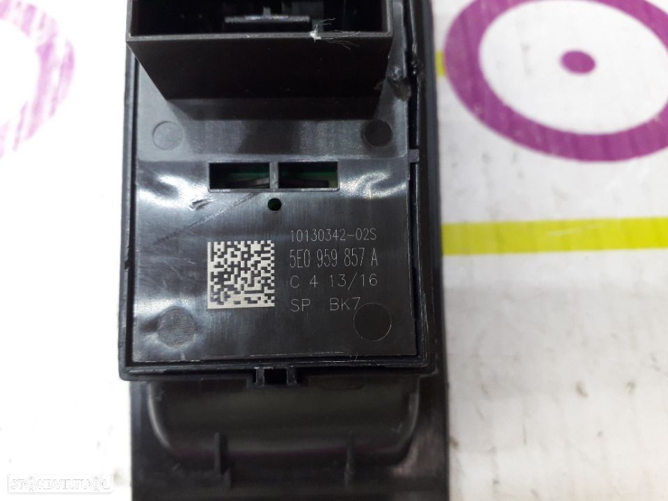 Comando de Vidros Frt / Esq Skoda Octavia de 2010 - Ref : 5E0959857A - NO320106 - 3